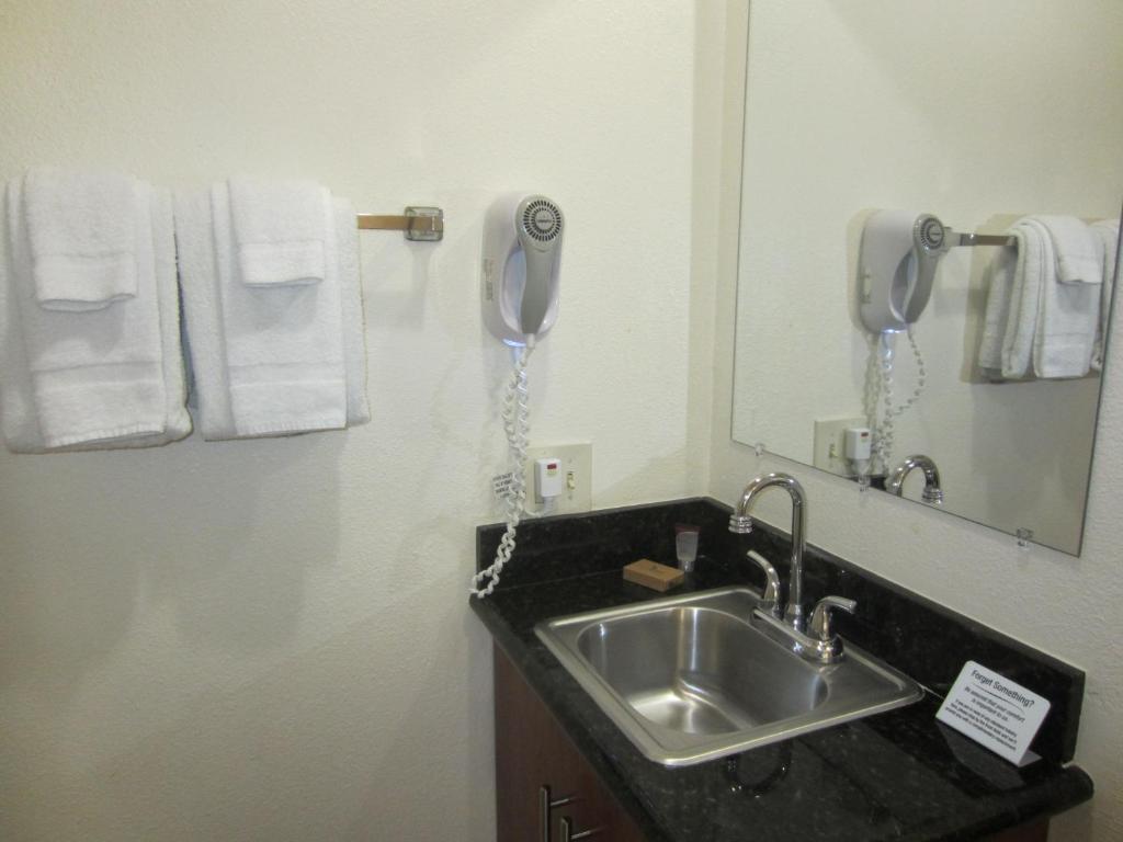 Inn West Park Inn- Extended / Weekly Rates Available