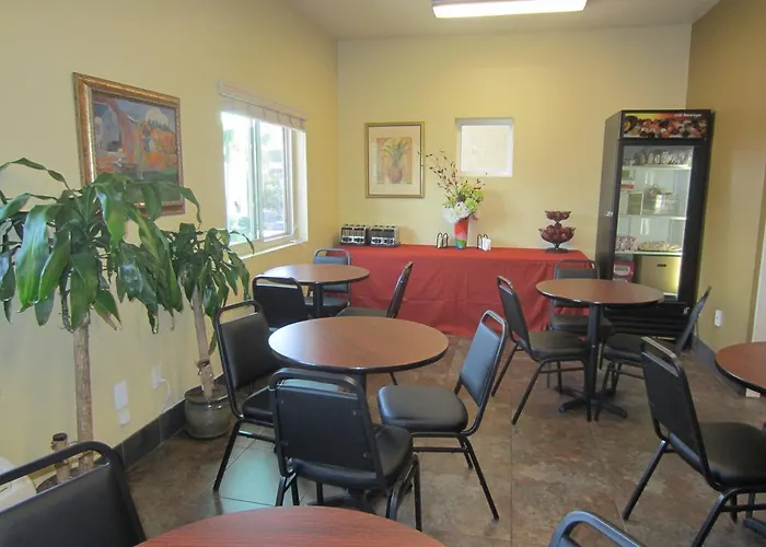 West Park Inn- Extended Stay / Weekly Rates Available