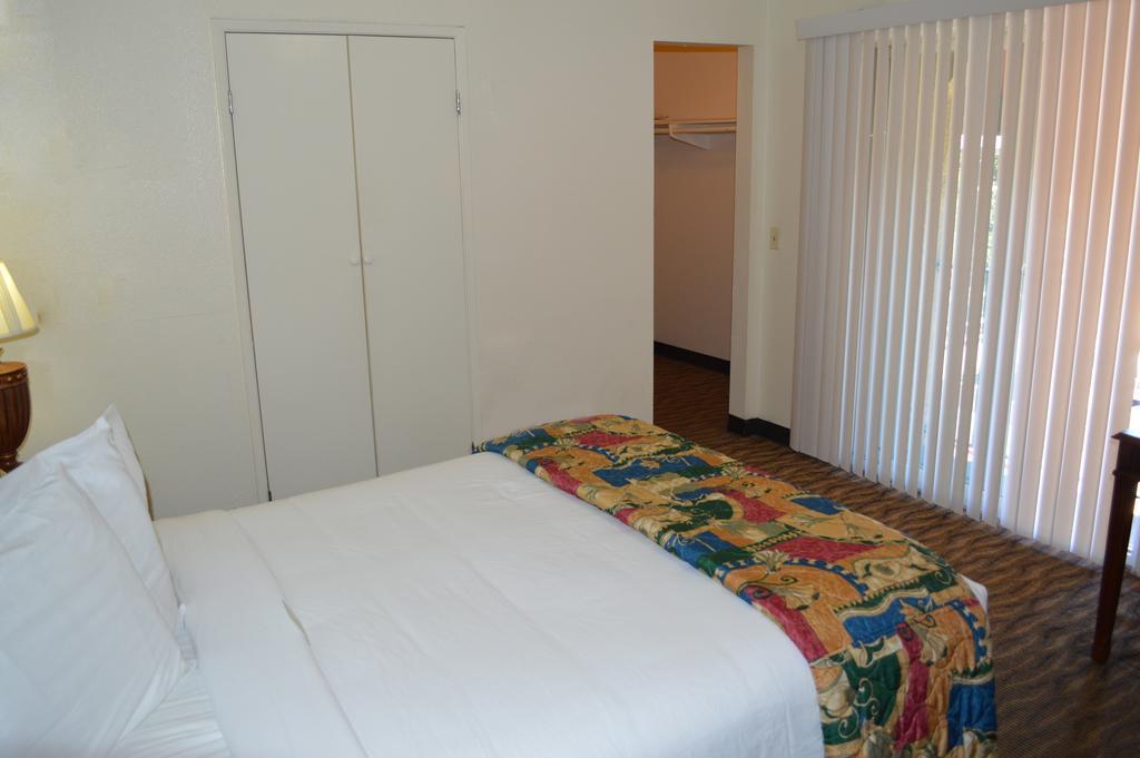 West Park Inn- Extended / Weekly Rates Available Inn 2*